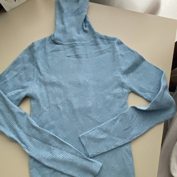 NWT Pull & Bear Cropped Turtleneck in Blue - Picture 1 of 3